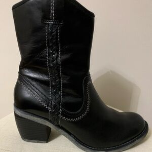 Hush Puppies Black Heeled Boots Classic stitched braid Western Boho 6 Waterproof